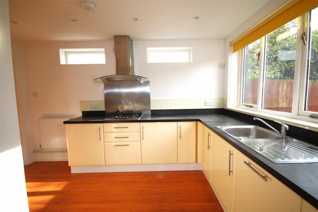 Kitchen b.JPG