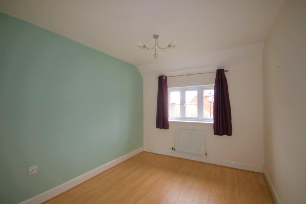 Second bedroom - 003.jpg