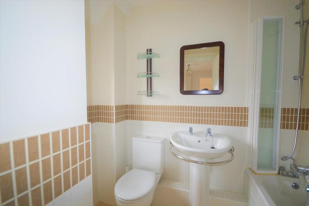 Main Bathroom - 005.jpg