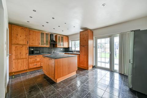 4 bedroom semi-detached house to rent, Oxford Avenue, Heston, Hounslow, TW5