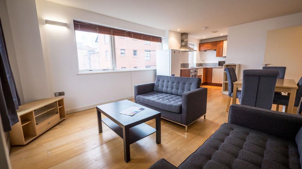 Lounge & kitchen