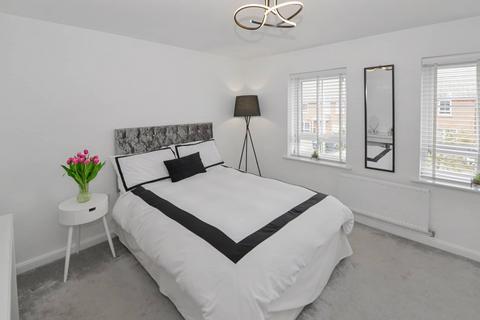 2 bedroom terraced house for sale, 40 Peregrine Way, Warwick, CV34 6WP