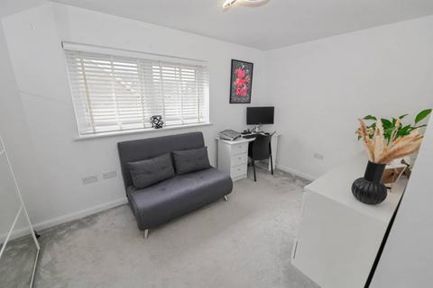 2 bedroom terraced house for sale, 40 Peregrine Way, Warwick, CV34 6WP