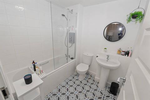 2 bedroom terraced house for sale, 40 Peregrine Way, Warwick, CV34 6WP