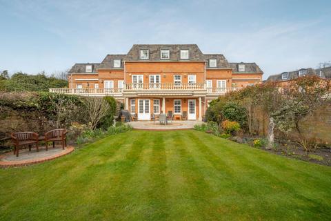undefined, Bishopsgate Road, Egham TW20