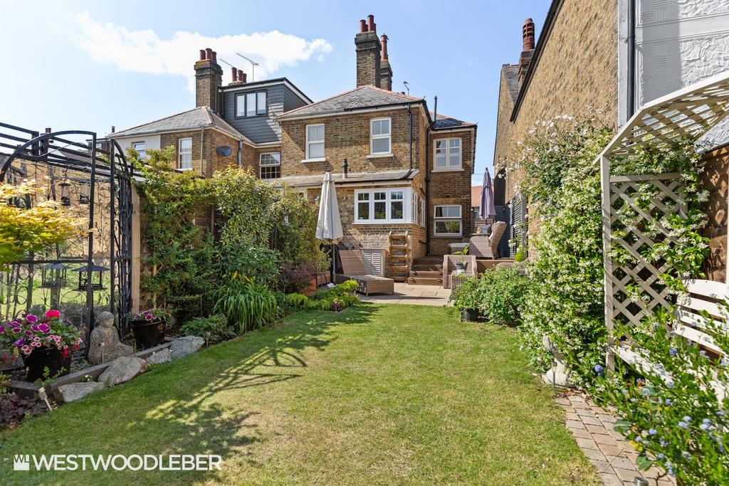 Hertford Road 17.jpg