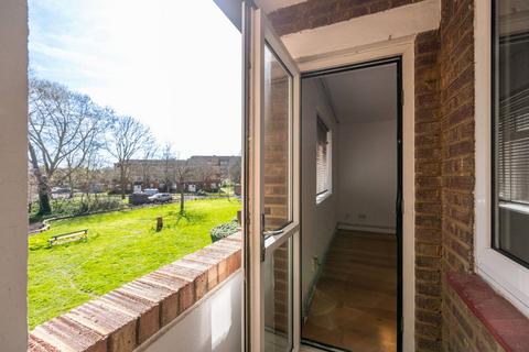 2 bedroom flat to rent, Chertsey Court, Mortlake, London, SW14
