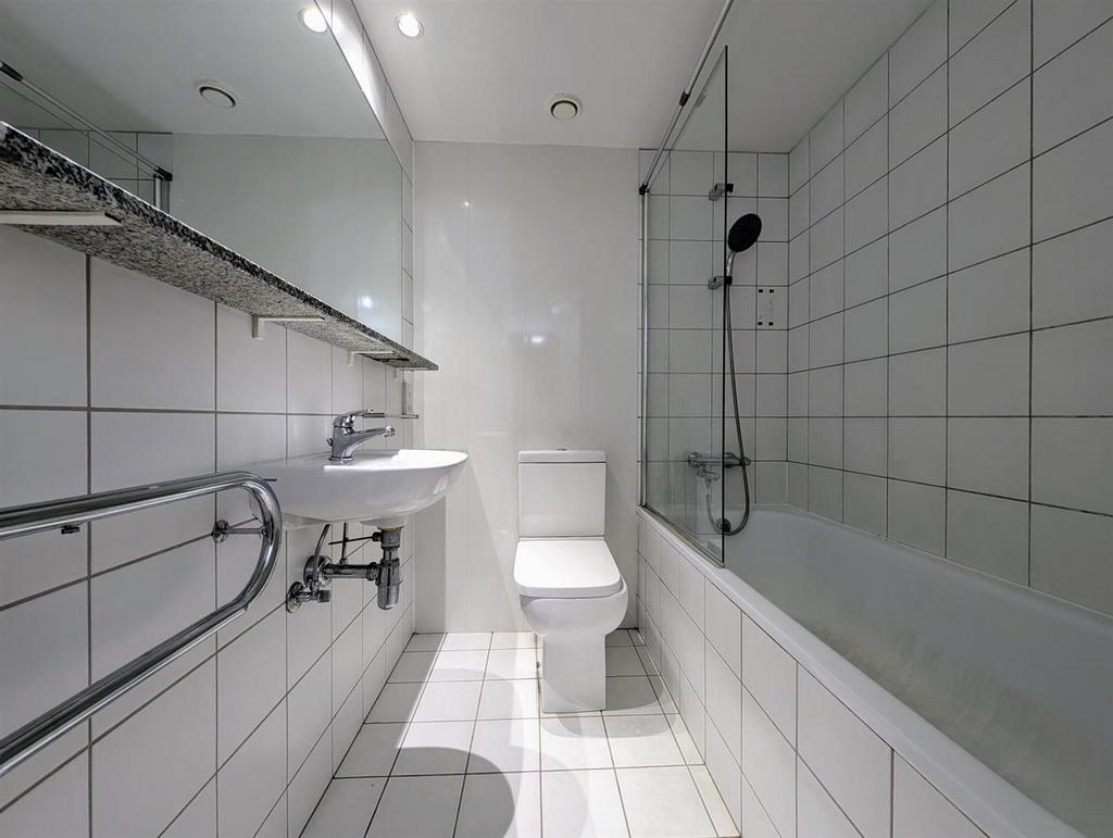 Family Bathroom.jpg