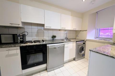 2 bedroom apartment to rent, Royal Quay, Liverpool