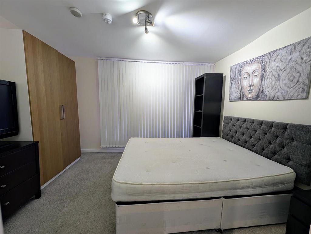Master Bedroomjpg