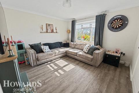 3 bedroom semi-detached house for sale, St Hughs Green, Gorleston