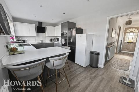 3 bedroom semi-detached house for sale, St Hughs Green, Gorleston