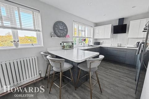 3 bedroom semi-detached house for sale, St Hughs Green, Gorleston