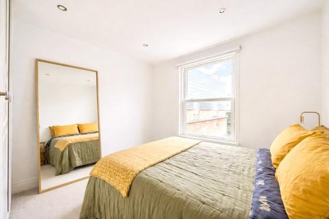 1 bedroom apartment for sale, Wandsworth High Street, London