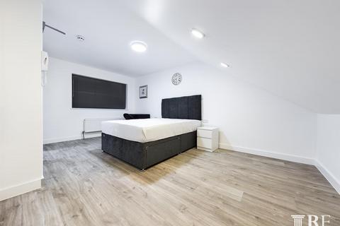 undefined, Reynolds Drive, Edgware. HA8 5PY