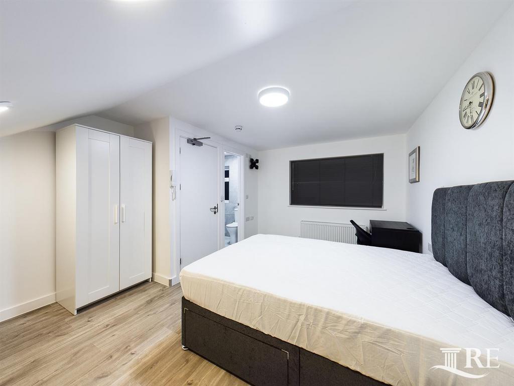 Room 6.jpg