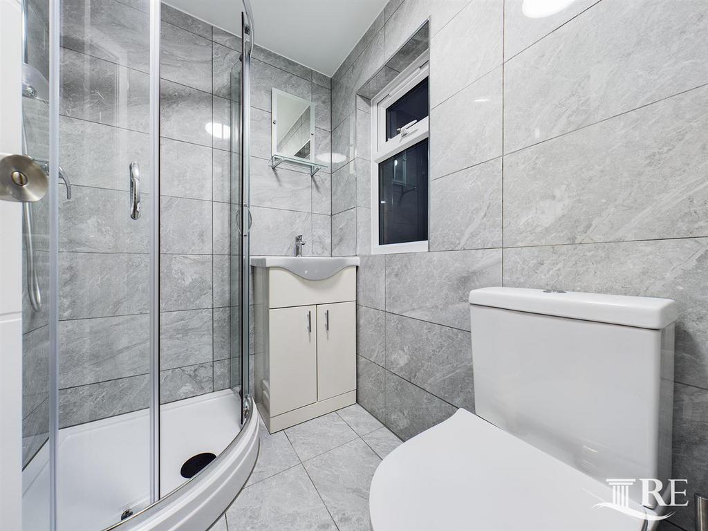 Room ensuite.jpg