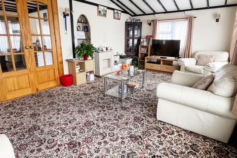 3 bedroom park home for sale, Thornlea Park, Littlehampton BN17