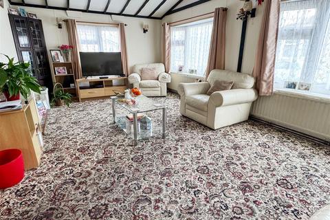 3 bedroom park home for sale, Thornlea Park, Littlehampton BN17