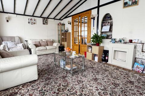 3 bedroom park home for sale, Thornlea Park, Littlehampton BN17