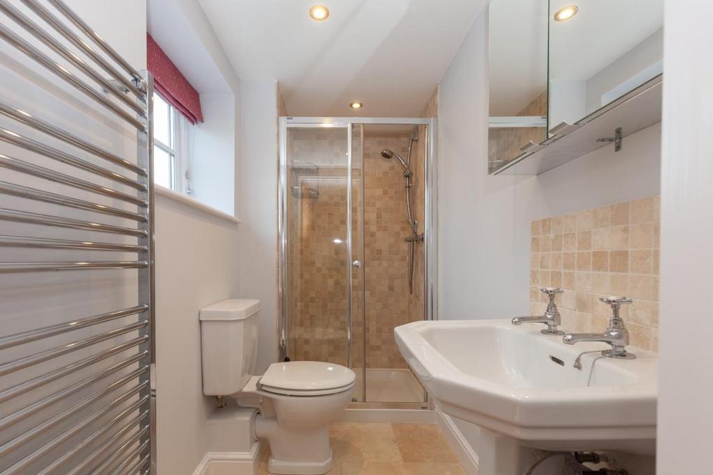 Bathroom2.jpg
