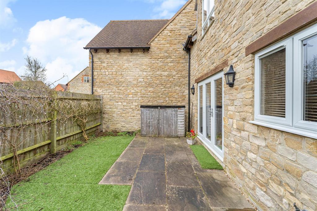 3 Moorhen Close-18.jpg