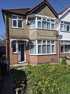 3 bedroom semi-detached house to rent, Hatton Road, Feltham TW14