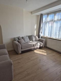 3 bedroom semi-detached house to rent, Hatton Road, Feltham TW14