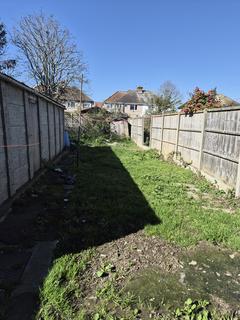 3 bedroom semi-detached house to rent, Hatton Road, Feltham TW14
