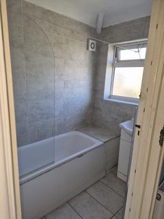 3 bedroom semi-detached house to rent, Hatton Road, Feltham TW14