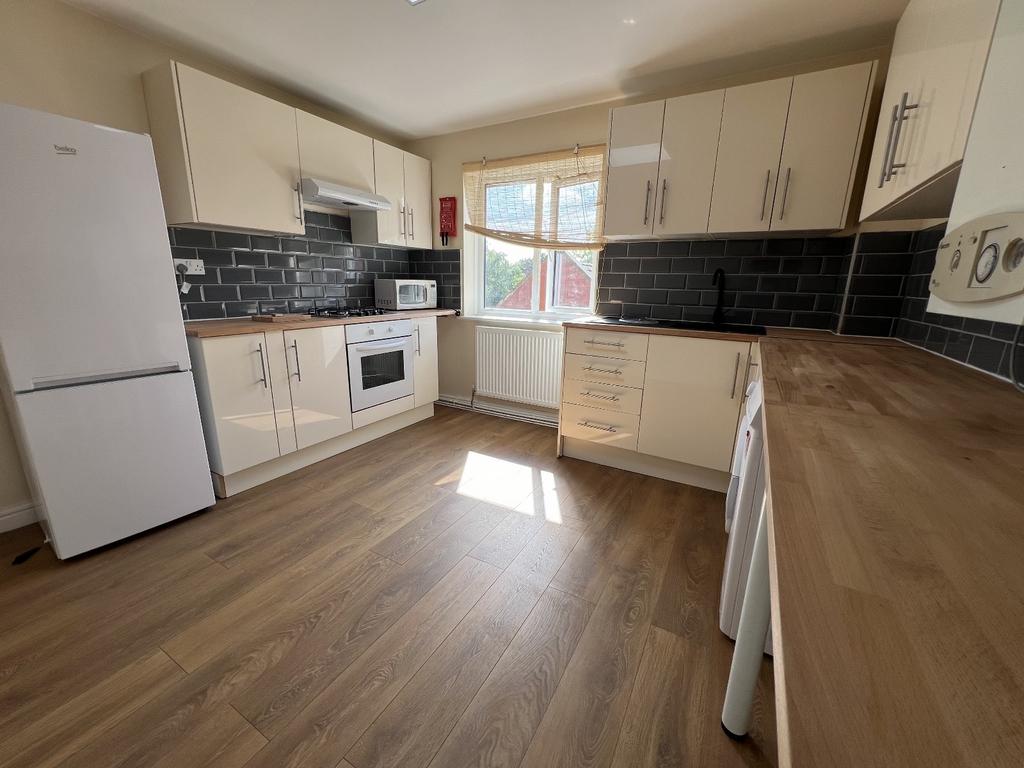 Bright, modern kitchen with generous worktop sp...