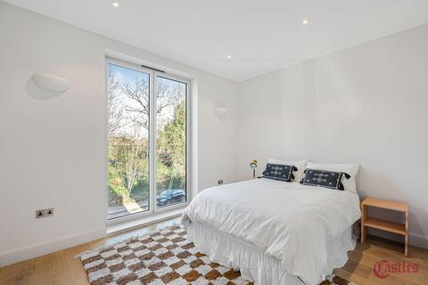 4 bedroom semi-detached house for sale, Blythwood Road, N4