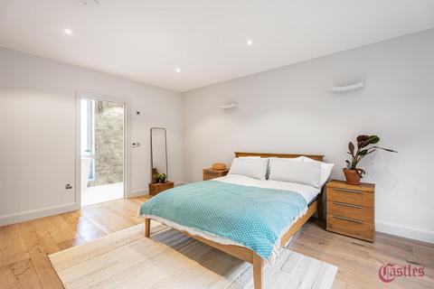 4 bedroom semi-detached house for sale, Blythwood Road, N4