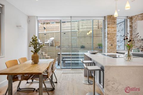 4 bedroom semi-detached house for sale, Blythwood Road, N4