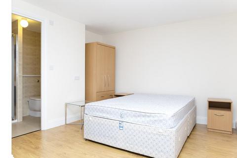 Studio to rent, 122 Bunns Lane, Chuchill House, Mill Hill Broadway