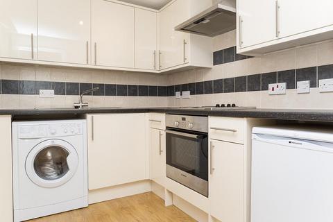 Studio to rent, 122 Bunns Lane, Chuchill House, Mill Hill Broadway