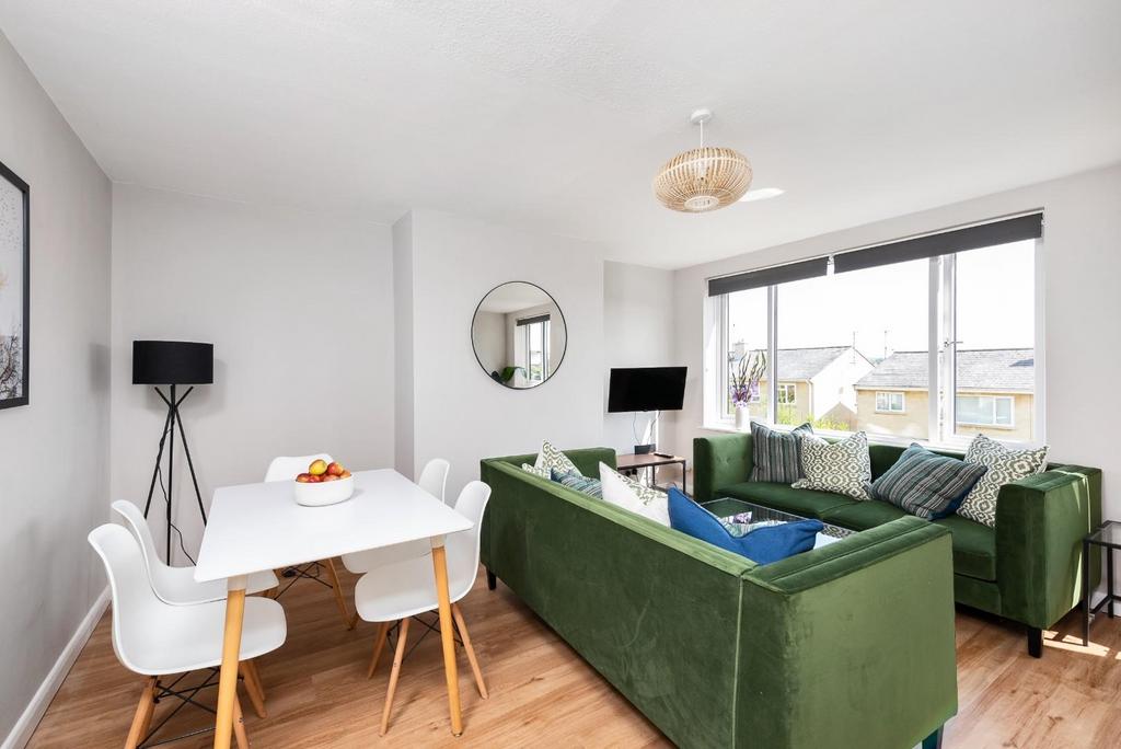 74 Marshfield Way, Bath, BA1 6 HQ-4.jpg