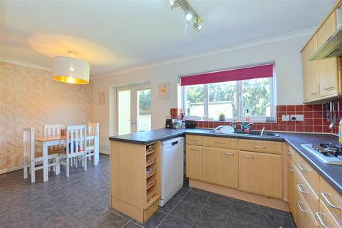 3 bedroom end of terrace house for sale, Racecourse Avenue, Monkmoor, Shrewsbury