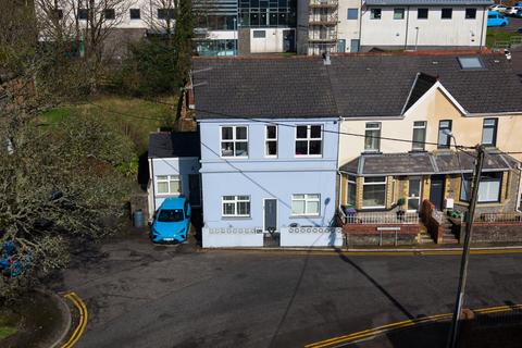 3 bedroom end of terrace house for sale, Llanover Road, Pontypool NP4