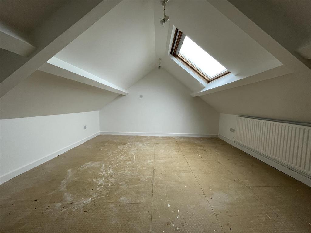 Bedroom 3/Attic room