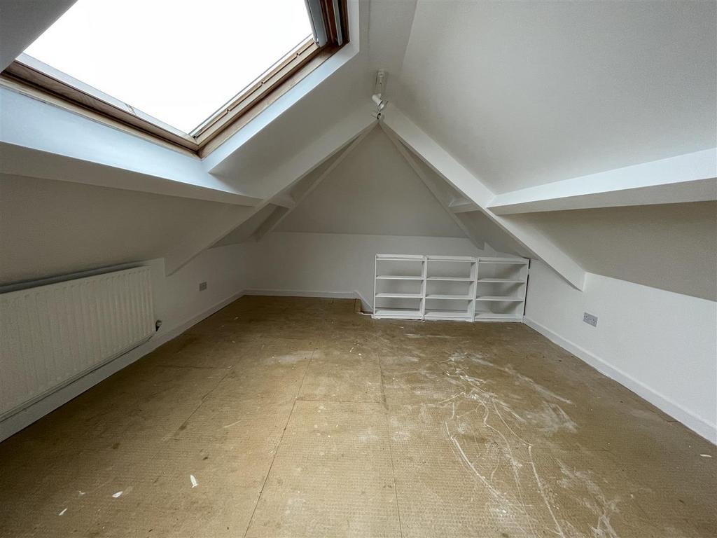 Bedroom 3/Attic room