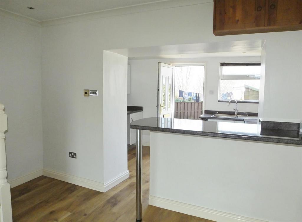 10 - kitchen.jpg