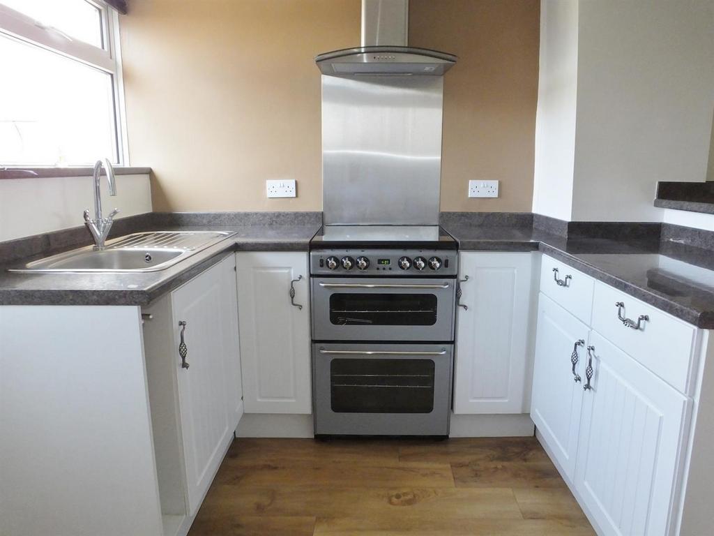 8 - kitchen.jpg