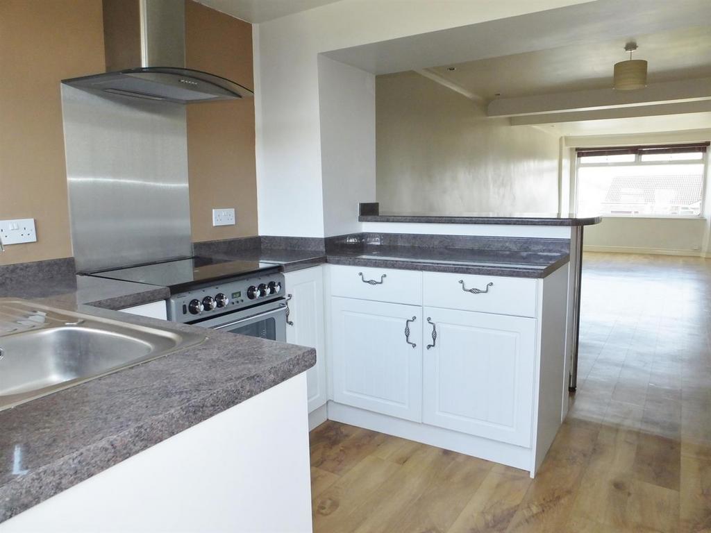 7 - kitchen.jpg