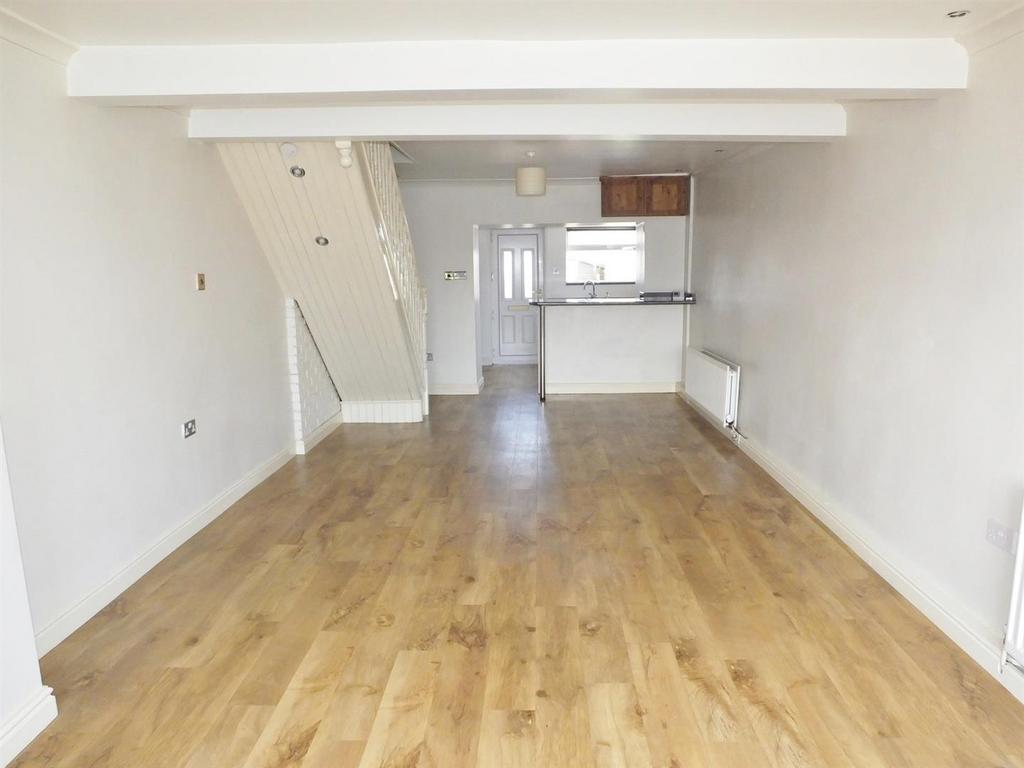 6 - living room.jpg