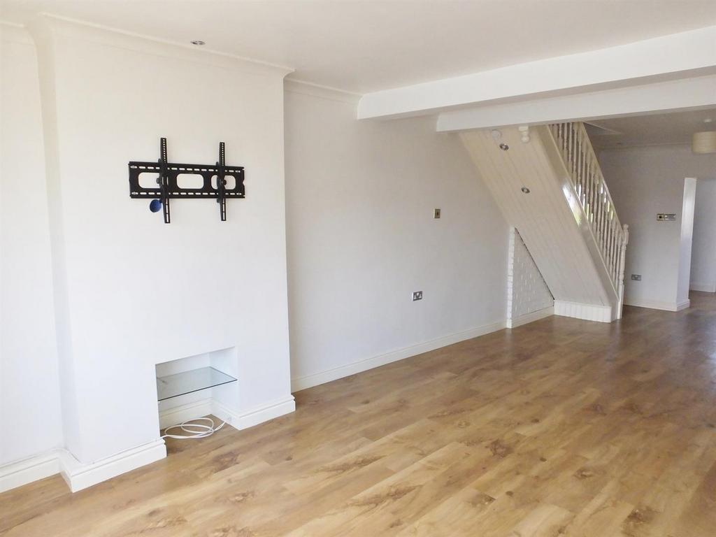 5 - living room.jpg