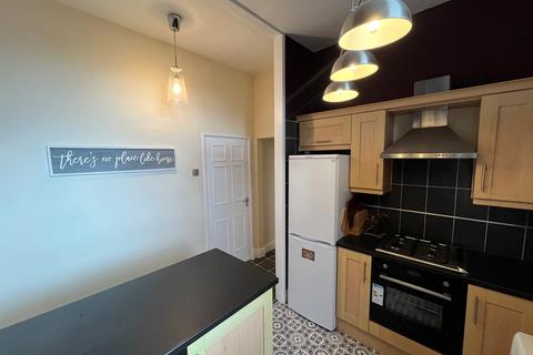 2 bedroom apartment to rent, -80 Clifton Street, Lytham St. Annes, FY8