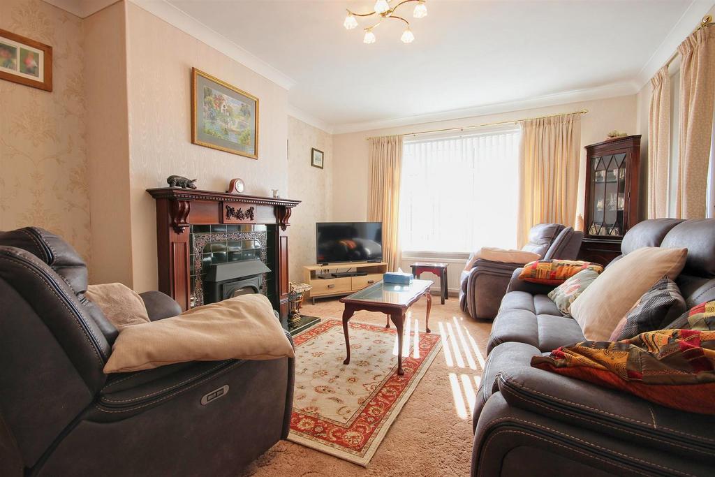 Combined lounge and dining room