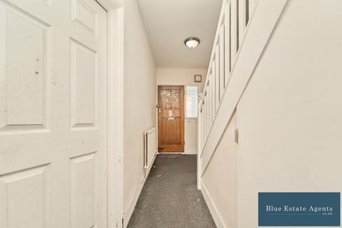 3 bedroom semi-detached house for sale, Blossom Waye, Hounslow, TW5