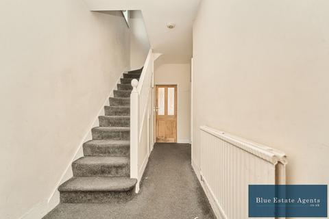 3 bedroom semi-detached house for sale, Blossom Waye, Hounslow, TW5